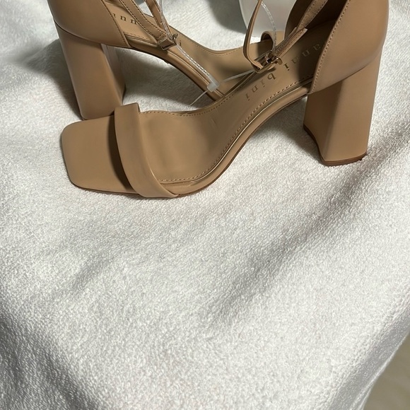 Gianni Bini Elegant Tan Block Heel Sandals - Picture 5 of 13
